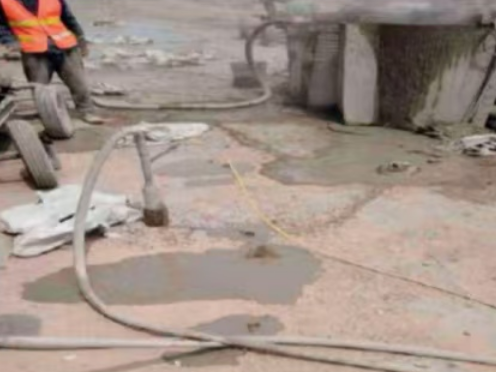 明山水泥混凝土路面板底注浆技术 路面脱空注浆整治方案